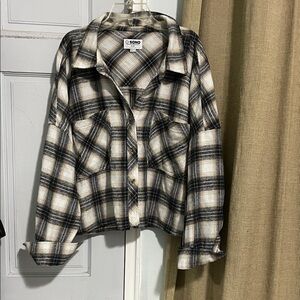 Ci Sono cropped navy blue plaid button down size XL